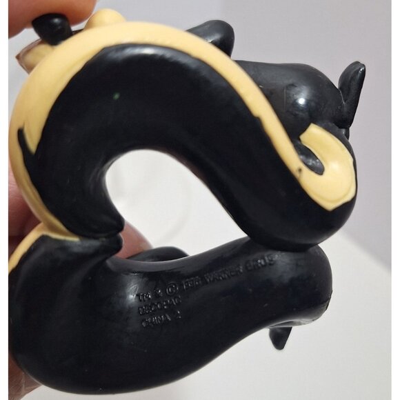 Pepé Le Pew & Penelope Figure Heart-Shaped Romantic  1985 - Picture 12 of 15